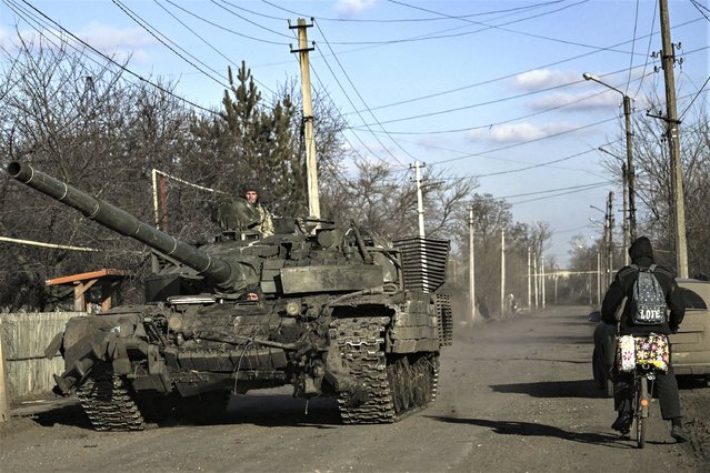 Ukrainian servicemen drive a tank in the village of Chasiv Yar, near the city of Bakhmut in the region of Donbas on March 5, 2023, amid the Russian invasion of Ukraine. (Photo by Aris Messinis/AFP Phoot)