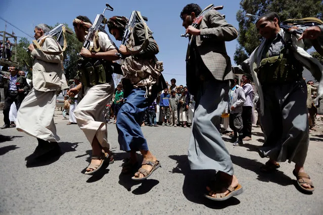 Tribesmen loyal to the Houthi movement perform the Baraa dance during a gathering to show support to the movement in Sanaa, Yemen, May 19, 2016. Bara or Baraa dance is one of the several traditional outdoor dances performed by men in the country of Yemen. Bara dance literally means a dagger dance, where each dancer holds a dagger. The style of the Bara dance differs from tribe to tribe. It is performed on special occasions. (Photo by Khaled Abdullah/Reuters)