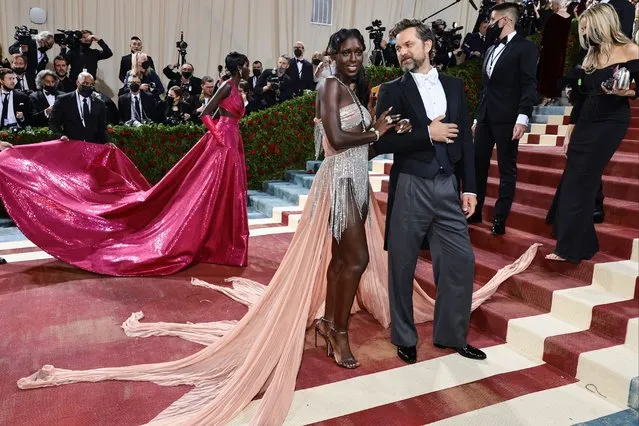 (L-R) British actress and model based in the United States Jodie Turner-Smith and Canadian-American actor Joshua Jackson attend The 2022 Met Gala Celebrating “In America: An Anthology of Fashion” at The Metropolitan Museum of Art on May 02, 2022 in New York City. (Photo by Jamie McCarthy/Getty Images)