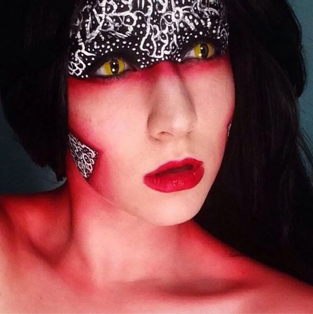 Make-up Artist Stephanie Fernandez