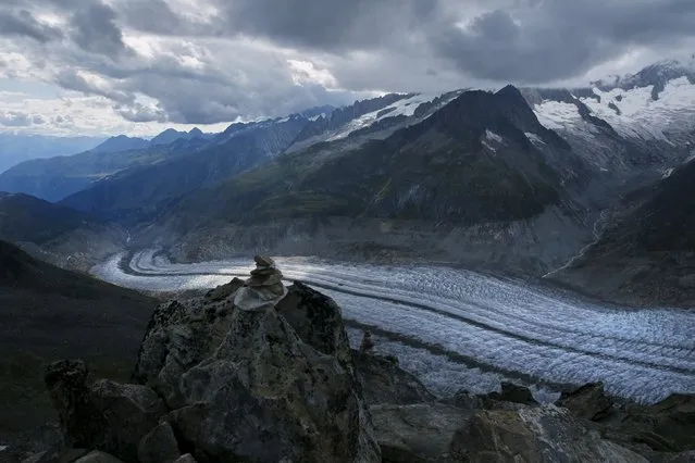 The Aletsch Glacier is pictured from the Eggishorn summit in Fiesch, Switzerland, August 22, 2015. (Photo by Denis Balibouse/Reuters)