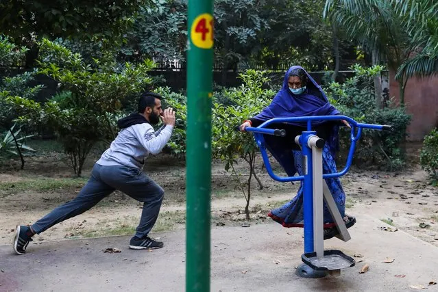 A woman wearing a protective face mask exercises at an open-air gym amidst the coronavirus disease (COVID-19) outbreak at a park in New Delhi, India, November 17, 2020. (Photo by Anushree Fadnavis/Reuters)