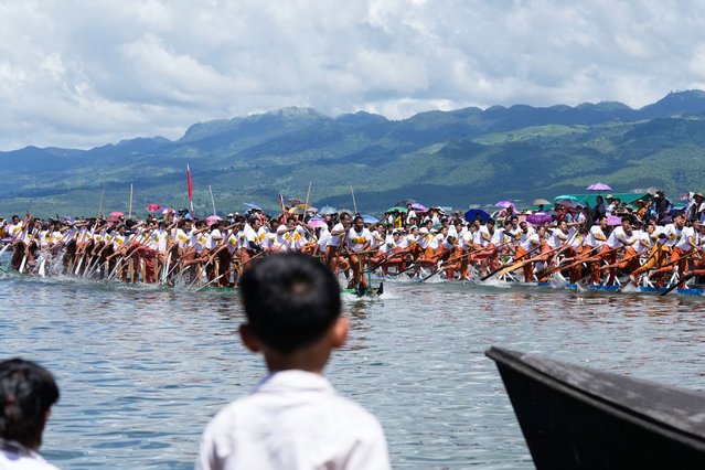 Intha ethnic people row their boats during a traditional boats racing competition to mark the Phaung Daw Oo pagoda festival Friday, September 26, 2025, in Inle Lake, southern Shan State, Myanmar. (Photo by Thein Zaw/AP Photo)