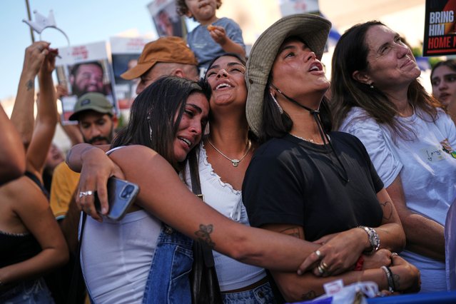 People react as they gather to watch a live broadcast of Israeli hostages released from Gaza at a plaza known as hostages square in Tel Aviv, Israel, Monday, October 13, 2025. The release took place as part of a cease-fire agreement between Israel and Hamas. (Photo by Oded Balilty/AP Photo)