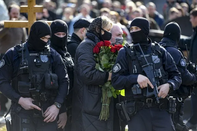 Armed Russian policemen guard an area during a funeral ceremony of slain Russian military blogger Vladlen Tatarsky, at the Troyekurovskoye cemetery in Moscow, Russia, Saturday, April 8, 2023. Tatarsky, known by his pen name of Maxim Fomin, was killed on Sunday, April 2, as he led a discussion at a riverside cafe in the historic heart of St. Petersburg, Russia's second-largest city. (Photo by Anton Velikzhanin, M24/Moscow News Agency via AP Photo)