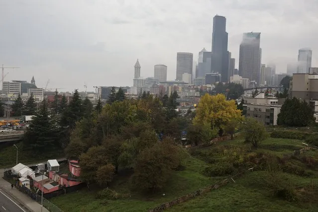 A general view is seen of the unsanctioned homeless tent encampment Nickelsville in Seattle, Washington October 8, 2015. At homeless encampments from Seattle, Washington state to Las Cruces, New Mexico, residents live away from the dangers of life on the streets, saying the stability helps them work towards their goals. Despite a shortage of affordable housing for the poor and budget constraints on social welfare programmes, many U.S. cities have clamped down on tent cities in the past few years. (Photo by Shannon Stapleton/Reuters)
