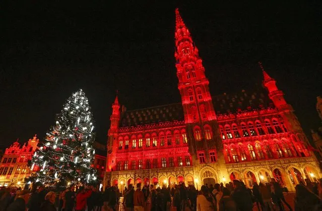 Brussels' Grand Place is illuminated during a light show as part of “Winter Wonders” festivities in central Brussels, Belgium December 7, 2015. (Photo by Yves Herman/Reuters)