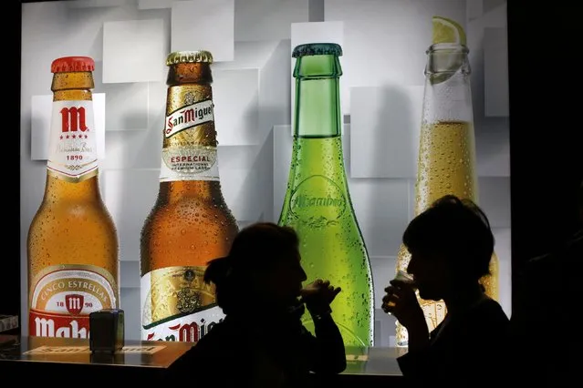 Women drink beers during the Madrid Fusion XIIIth International Summit of Gastronomy in Madrid February 4, 2015. (Photo by Juan Medina/Reuters)