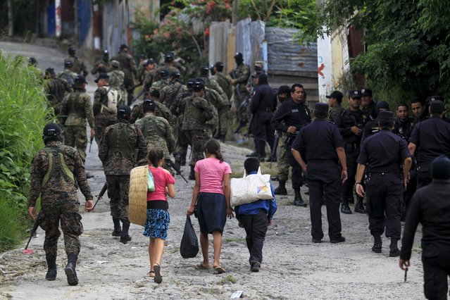 Police officers and soldiers patrol a neighbourhood in San Marcos on the outskirts of El Salvador, June 10, 2015. (Photo by Jose Cabezas/Reuters)
