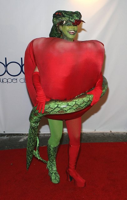 Model Heidi Klum arrives at Heidi Klum's 7th Annual Halloween Party at Privilege on October 31, 2006 in Los Angeles, California. (Photo by Michael Buckner/Getty Images)