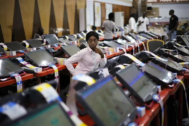 In this photograph taken Sunday December 23, 2018, CENI agents monitor the printing of ballots at the electoral commission's headquarters in Kinshasa, Congo. As Congo hurtles toward an already troubled election on Sunday, Dec. 30 the opposition is urging mobile phone companies to disable SIM cards provided for voting machines. Concerns are growing about how the ballots of some 40 million people will be counted and shared. Some worry that electronic transmission of results by the machines could open the door to manipulation. (Photo by Jerome Delay/AP Photo)