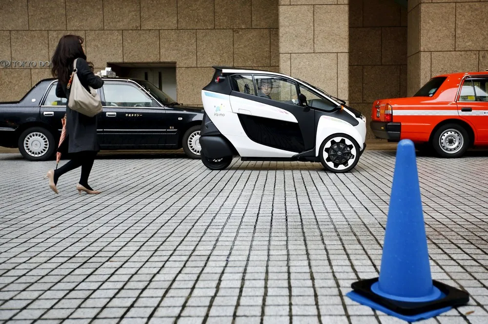 Toyota's Three-wheeled Car