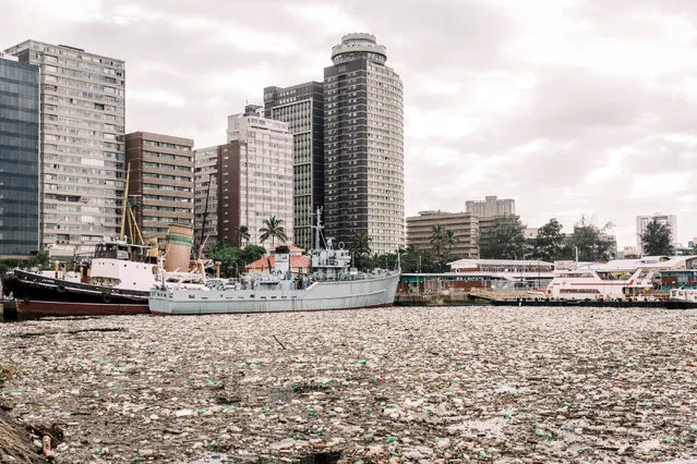 The port of Durban is swamped by tons of debris, mostly plastic and wood, on April 28, 2019. Transnet National Ports Authority (TNPA) has commenced a major clean-up to remove the large volume of waste and vegetation from the port after the recent heavy rains and flooding. Around 70 people have been killed in devastating floods in South Africa, an official said on April 25, 2019 while 1,000 people have been forced from their homes. Heavy rains have lashed the southeast of the country, tearing down homes and ravaging infrastructure in KwaZulu-Natal (KZN) and Eastern Cape provinces. The debris included large logs that posed a threat to the safe navigation of the harbour craft which are used to guide vessels safely in and around the port. Three vessels were unable to berth or sail in the Maydon Wharf precinct. Environmentalist groups, Green Peace and the Bremen-Durban Marine Environmental Education Network also weighed in, urging people to #BreakFreeFromPlastic and to take notice of where and how people dispose of their plastic waste. (Photo by Rajesh Jantilal/AFP Photo)