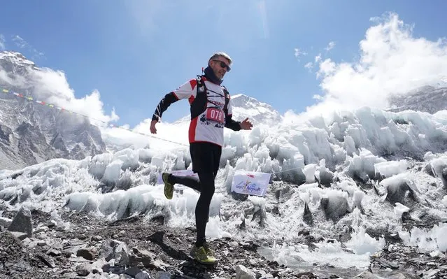 In this handout photograph released by the Tenzing-Hillary Everest Marathon on May 29, 2019 a runner competes in the world's highest marathon in the foothills of Mount Everest in the Solukhumbu district of Nepal. - More than 224 including 160 foreigners from 30 countries and local runners took part in the world's highest marathon to mark the anniversary of the first summit of the peak by Tenzing Norgay and Edmund Hillary on May 29, 1953. (Photo by Handout/Tenzing-Hillary Everest Marathon/AFP Photo)