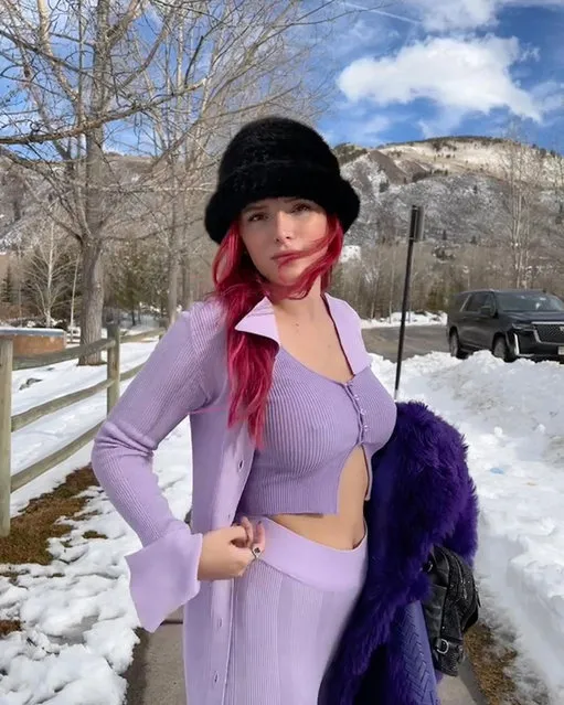 American actress Bella Thorne doesn't let the snow stop her from wearing a barely-there ensemble early January 2022. (Photo by bellathorne/Instagram)