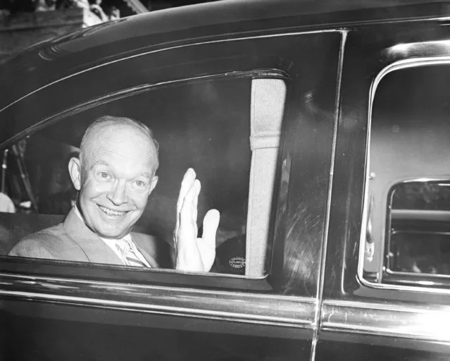 President Dwight Eisenhower displays his famous smile as he sits in his car upon leaving Walter Reed Hospital in Washington on June 30, 1956 for the drive to his Gettysburg farm. (Photo by AP Photo)