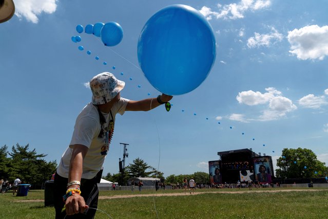 A worker installs balloons at the Governors Ball music festival at Corona Park in the Queens borough of New York City, on June 7, 2024. (Photo by Cheney Orr/Reuters)
