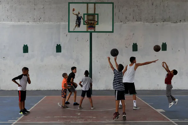 Children play basketball in a neighbourhood in Caracas, Venezuela on September 1, 2019. (Photo by Carlos Jasso/Reuters)