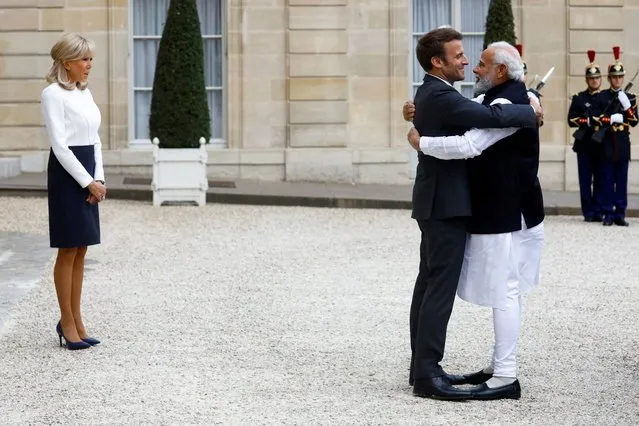 France's President Emmanuel Macron, accompanied by his wife Brigitte Macron, welcomes India's Prime Minister Narendra Modi before a meeting at the Elysee Palace in Paris, France on May 4, 2022. (Photo by Gonzalo Fuentes/Reuters)