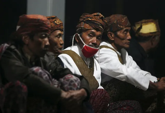 Tenggerese shamans sit during the Kasada Festival at Mount Bromo in Probolinggo, Indonesia's East Java province, August 1, 2015. (Photo by Reuters/Beawiharta)