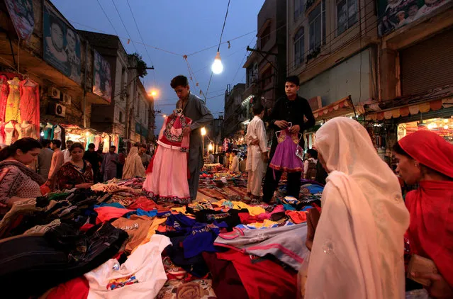 People shop for clothing ahead of Ramadan in Rawalpindi, Pakistan, June 1, 2016. (Photo by Faisal Mahmood/Reuters)