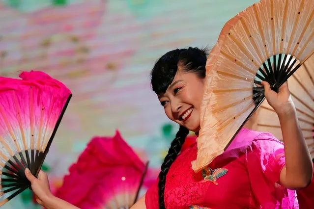 A Chinese performer dances during a folk art performance in Chinese Lunar New Year “China's 2020 Spring Festival” celebrations by the Chinese Cultural Center (CCC) at El Gomhouria Theatre in Cairo, Egypt January 16, 2020. (Photo by Amr Abdallah Dalsh/Reuters)