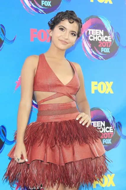 US actress Isabela Moner arrives for the Teen Choice Awards 2017 at the Galen Center in Los Angeles, California, USA, 13 August 2017. (Photo by Nina Prommer/EFE)