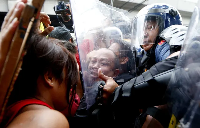Protesters clash with police as the former try to march closer to the venue of the 31st ASEAN Summit and Related Summits which opens Monday, November 13, 2017 in Manila, Philippines. Twenty one leaders from the ASEAN and their Dialogue Partners, which included U.S. President Donald Trump, are on a two-day summit which is expected to discuss North Korea, South China Sea and other issues facing the region. (Photo by Bullit Marquez/AP Photo)