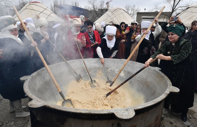 Participants cook the traditional dish “Sumulyk” during the celebrations of Nowruz (New Year) in Bishkek on March 20, 2024. Nowruz, “The New Year” in Farsi, is an ancient festival marking the first day of spring in Central Asia. (Photo by Vyacheslav Oseledko/AFP Photo)