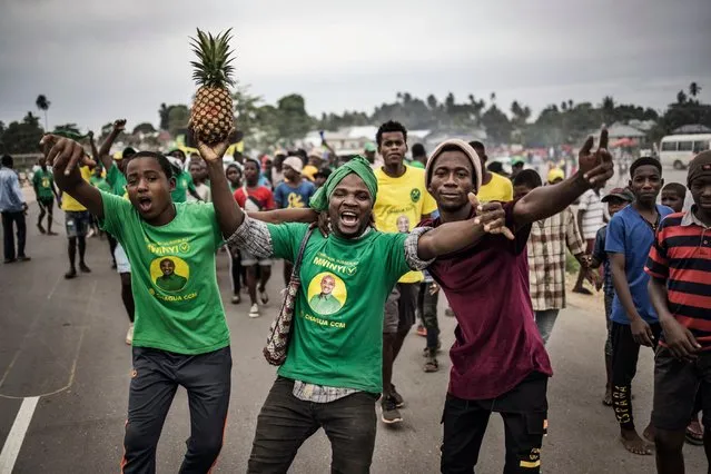 Supporters of the ruling Chama Cha Mapinduzi (Revolutionary Party) celebrate the victory of their candidate in the Zanzibar Presidential election on the outskirts of Stone Town, on October 30, 2020. (Photo by Marco Longari/AFP Photo)
