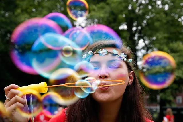 A student blows bubbles on the first day of the university introduction days for students in the Wilhelminapark in Utrecht, the Netherlands, 10 August 2015. First year students attend introduction days ahead of their studies.  (Photo by Bas Czerwinski/EPA)
