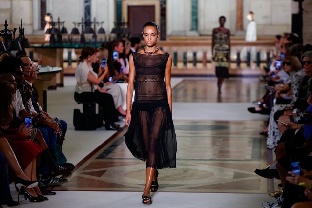 A model presents a creation from the Tory Burch Spring/Summer 2026 collection during New York Fashion Week in New York City, U.S., September 15, 2025. (Photo by Kylie Cooper/Reuters)