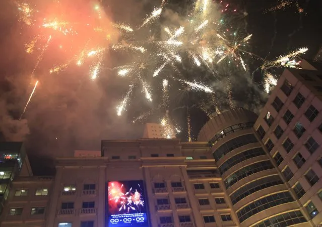 Fireworks light the sky during New Year celebrations in Manila January 1, 2015. (Photo by Romeo Ranoco/Reuters)