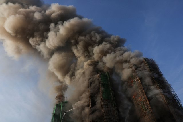Smoke rises as flames engulf bamboo scaffolding across multiple buildings at Wang Fuk Court housing estate, in Tai Po, Hong Kong, China, on November 26, 2025. (Photo by Tyrone Siu/Reuters)