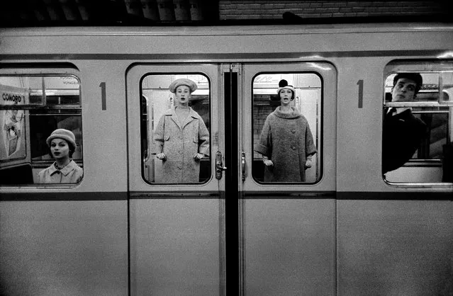In 2014, Horvat told the Guardian that unlike Robert Doisneau and the so-called humanist photographers’s heavily romanticised version of 1950s Paris, he saw the city as it really was: poor and dilapidated. Here: Fashion in the Métro (for Jardin Des Modes), 1958. (Photo by Frank Horvat/The Guardian)