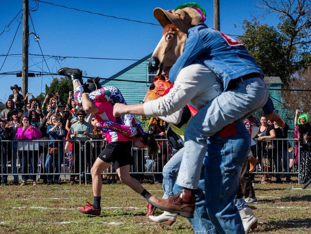 People participate in the sixth annual Thanksgiving day Human Horse Race in New Orleans, Louisiana, U.S., November 27, 2025. (Photo by Seth Herald/Reuters)