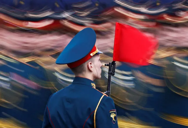 A Russian serviceman takes part in a rehearsall for the Victory Day parade, which marks the anniversary of the victory over Nazi Germany in World War Two, in Red Square in central Moscow, Russia on May 7, 2021. (Photo by Maxim Shemetov/Reuters)