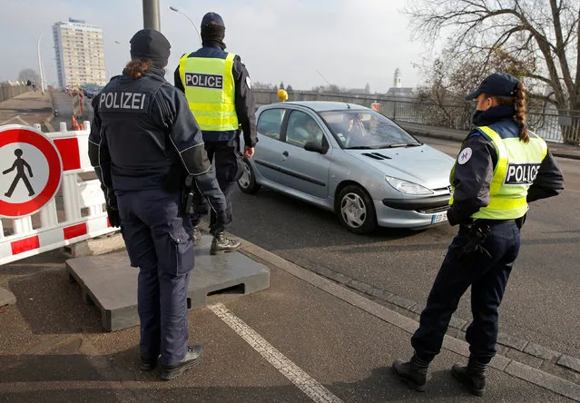 French and German police conduct a control at the French-German border at the “Le Pont de l'Europe” bridge in Strasbourg, France, to check vehicles and verify the identity of travellers as security measures continue, December 22, 2016. (Photo by Vincent Kessler/Reuters)