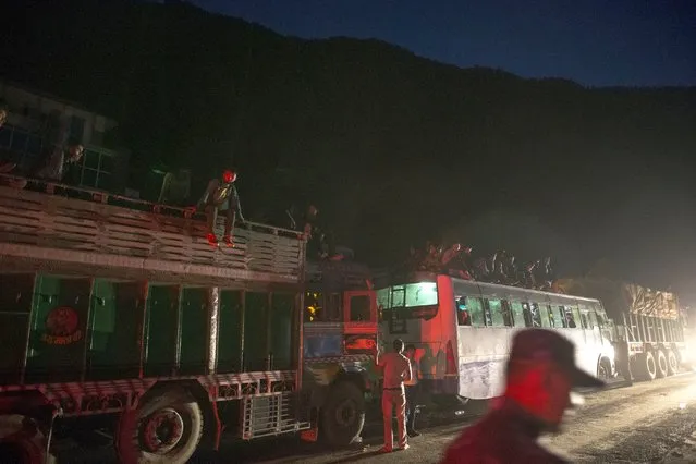 People ride on buses as traffic is affected by a landslide caused by an earthquake, in Kurintar, Nepal April 27, 2015. (Photo by Athit Perawongmetha/Reuters)