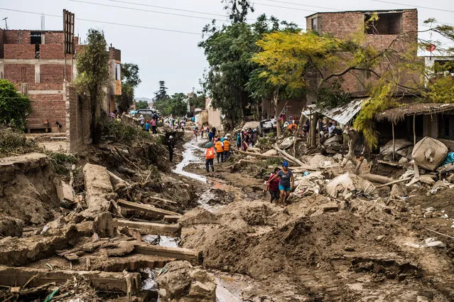 A view of the damage caused by flash floods in Huachipa district, east of Lima, on March 19, 2017. El Nino-fuelled flash floods and landslides hit parts of Lima, where most of the water distribution systems have collapsed due to unusual heavy seasonal downpours and people are facing drinking water shortages. (Photo by Ernesto Benavides/AFP Photo)