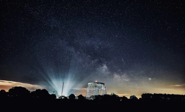 Shooting stars and the Milky Way are seen over the Lovell telescope at Jodrell Bank Observatory in Cheshire, Macclesfield, England on May 2, 2019. The Lovell telescope was the world’s largest steerable dish radio telescope, 76.2 metres (250 feet) in diameter when it was constructed in 1957. It is now the third largest in the world. (Photo by Peter Byrne/PA Wire Press Association)