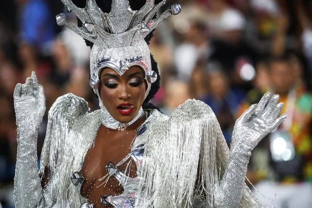 Drum queen of the Unidos do Viradouro samba school Erika Januza performs during the first night of the Carnival parade at the Sambadrome in Rio de Janeiro, Brazil, April 23, 2022. (Photo by Amanda Perobelli/Reuters)