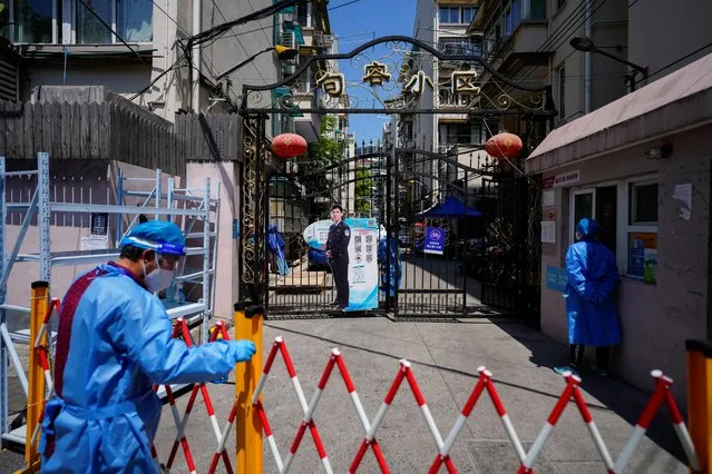 The closed entrance of a residential area is pictured during lockdown amid the coronavirus disease (COVID-19) pandemic, in Shanghai, China on May 5, 2022. (Photo by Aly Song/Reuters)