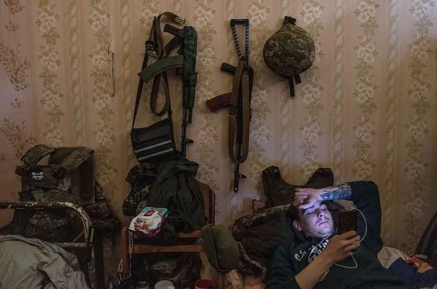 A Ukrainian soldier rests in his room at a frontline field hospital near Popasna, Luhansk region, eastern Ukraine, 09 May 2022. On 24 February, Russian troops invaded Ukrainian territory starting a conflict that has provoked destruction and a humanitarian crisis. According to the United Nations High Commission for the Refugees (UNHCR) last report on the situation of Ukraine released on 05 May, more than 5.3 million refugees have fled Ukraine making this the fastest growing refugee crisis since World War II. A further 7.7 million people have been displaced internally within Ukraine. (Photo by Roman Pilipey/EPA/EFE)