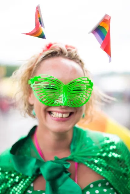 A festival goer enjoys the atmosphere on day 2 of the Glastonbury Festival at Worthy Farm, Pilton on June 25, 2016 in Glastonbury, England. (Photo by Ian Gavan/Getty Images)