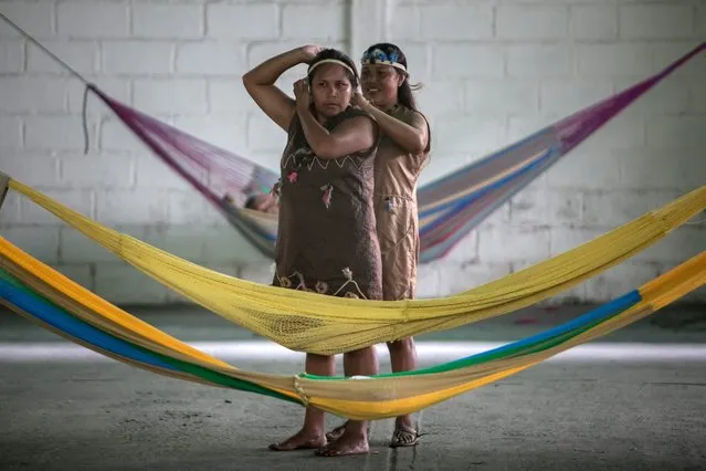 A group of indigenous supporters of the Venezuelan opposition after arriving to Caracas, Venezuela, 31 August 2016, from the state of Amazonas. They will attend an anti-government march called by the Democratic Unity Roundtable (MUD) on 01 September 2016. (Photo by Miguel Gutierrez/EPA)