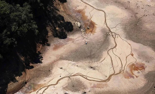 An aerial view of the Atibainha dam, part of the Cantareira reservoir, during a drought in Nazare Paulista, Sao Paulo state November 18, 2014. (Photo by Nacho Doce/Reuters)