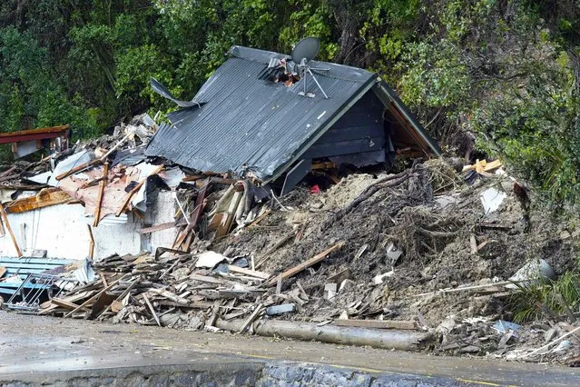 A general view of a damaged house after a storm battered Titirangi, a suburb of New Zealand's West Auckland area, on February 13, 2023. Thousands of homes in New Zealand were without power and flights were grounded Monday as a tropical storm lashed the north of the country. (Photo by Diego Opatowski/AFP Photo)