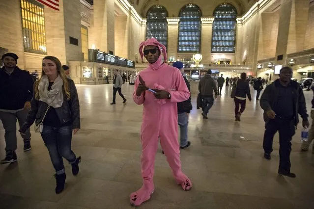 A man in a pink bunny suit walks though Grand Central Terminal on Halloween in the Manhattan borough of New York, November 1, 2015. (Photo by Carlo Allegri/Reuters)