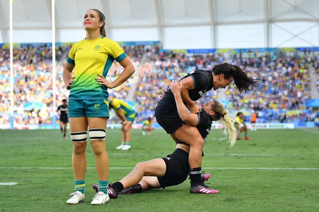 New Zealand Kelly Brazier (8) is congratulated by team mates after scoring the winning try in the Women's Gold Medal Rugby Sevens Match between Australia and New Zealand on day 11 of the Gold Coast 2018 Commonwealth Games at Robina Stadium on April 15, 2018 on the Gold Coast, Australia. (Photo by Dan Mullan/Getty Images)